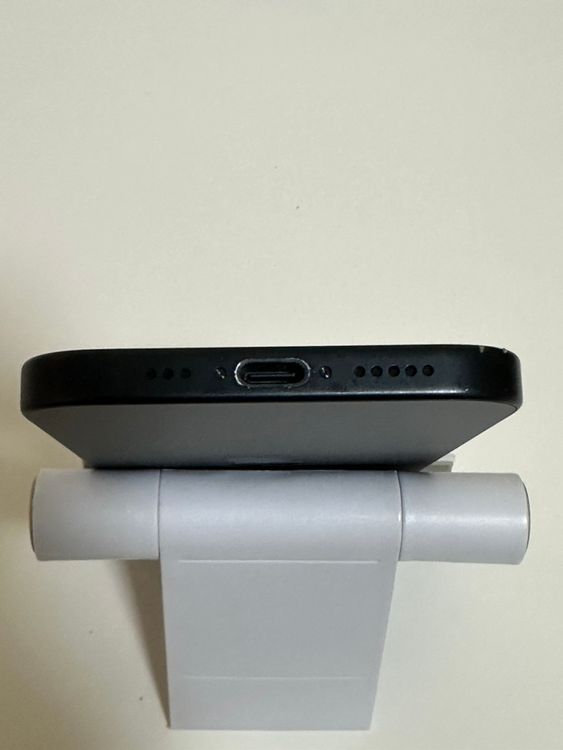 ���Хåƥ꡼98% SIM�ե꡼ iPhone16 256GB �֥�å�