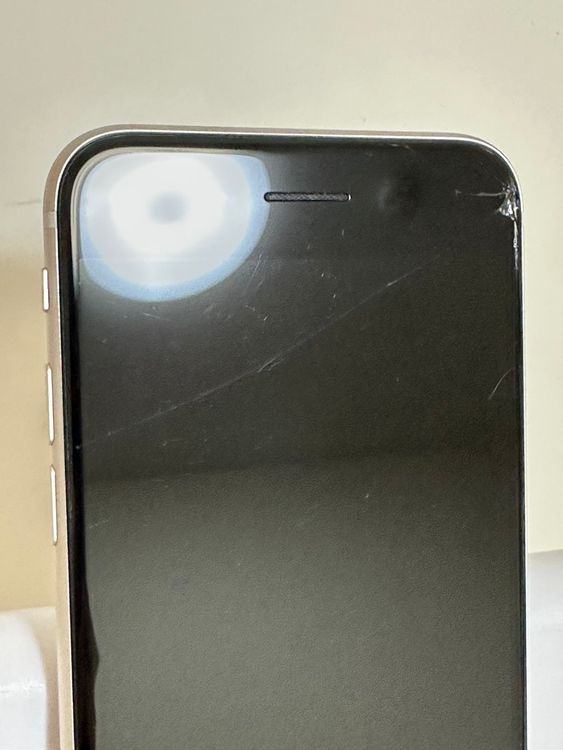 ��SIM�ե꡼ iPhoneSE ��3���� 64GB �������饤��
