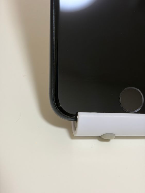 ���Хåƥ꡼81% SIM�ե꡼ iPhoneSE ��3���� 128GB �ߥåɥʥ���