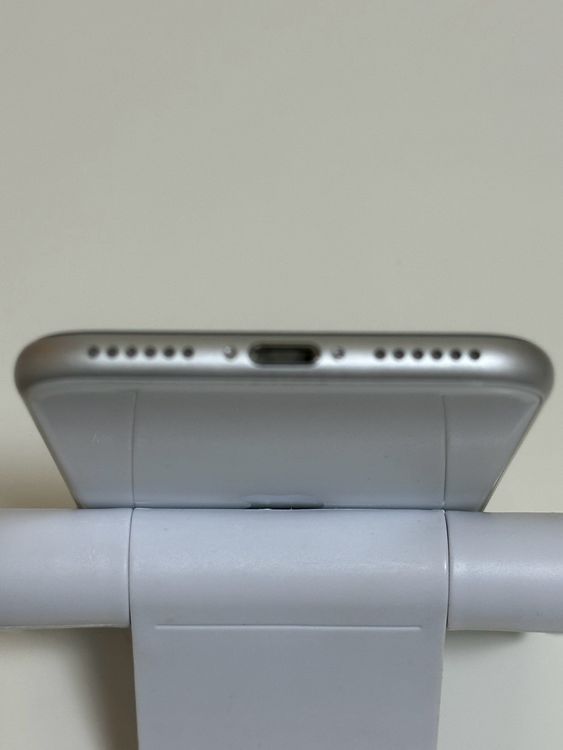 ������ SIM�ե꡼ iPhoneSE ��2���� 64GB �ۥ磻��