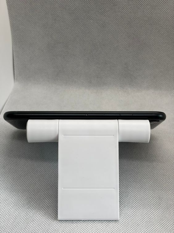 ���Хåƥ꡼90% SIM�ե꡼ iPhoneSE ��3���� 64GB �ߥåɥʥ���