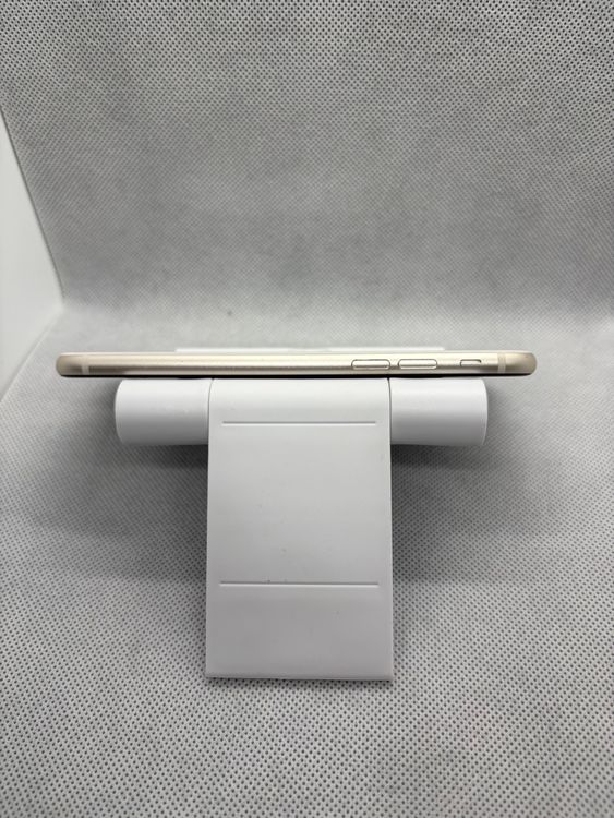 ��Ķ���� SIM�ե꡼ iPhoneSE ��3���� 64GB �������饤�� �Хåƥ꡼82%