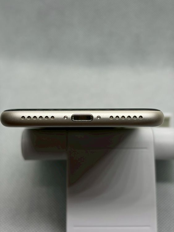 ������Ʊ�� SIM�ե꡼ iPhoneSE ��3���� 64GB �������饤��