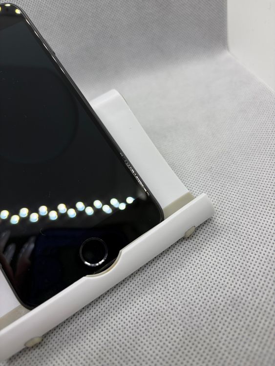 ���ϥԥͥ��ͥå� SIM�ե꡼ iPhoneSE ��3���� 64GB �ߥåɥʥ��� �Хåƥ꡼84%