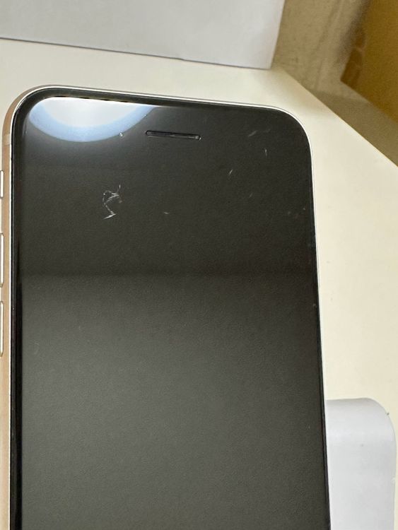 ���Хåƥ꡼83% SIM�ե꡼ iPhoneSE ��3���� 64GB �������饤��