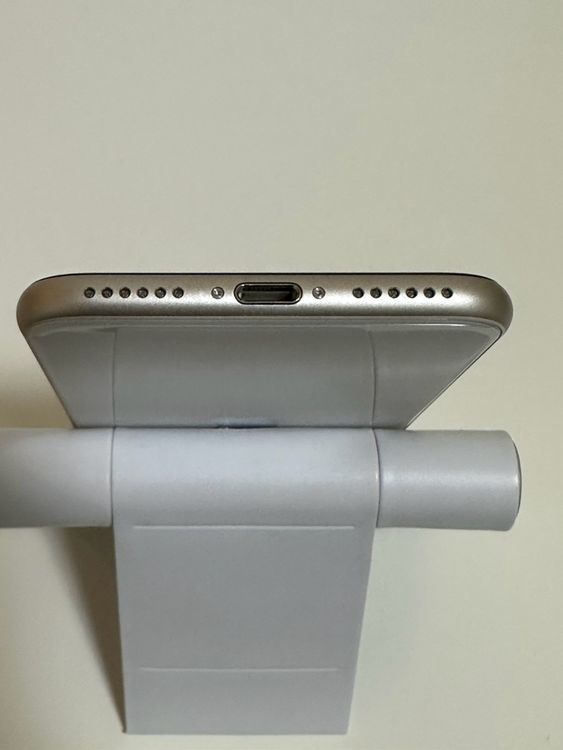 ��SIM�ե꡼ iPhoneSE ��3���� 64GB �������饤��