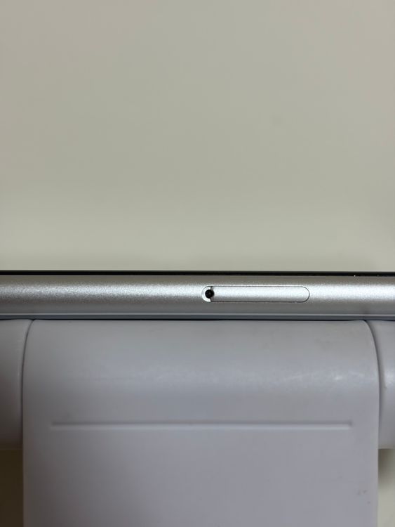 ��SIM�ե꡼ iPhoneSE ��2���� 64GB �ۥ磻��