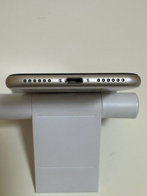 ���Хåƥ꡼81% SIM�ե꡼ iPhoneSE ��3���� 64GB �������饤��