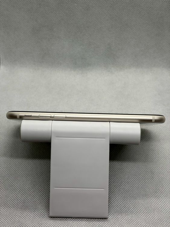 ��Ķ���� SIM�ե꡼ iPhoneSE ��3���� 64GB �������饤�� �Хåƥ꡼82%