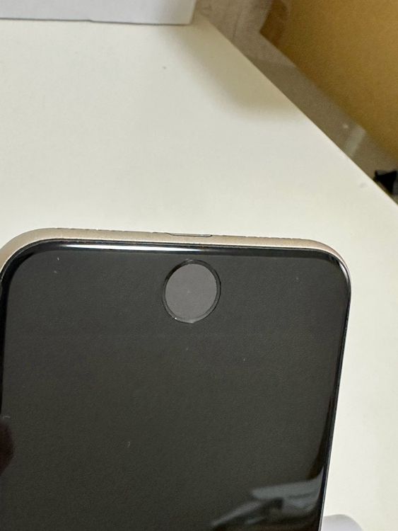 ���Хåƥ꡼82% SIM�ե꡼ iPhoneSE ��3���� 64GB �������饤��