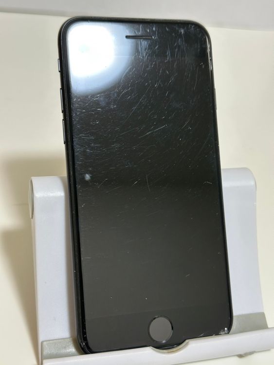 ���Хåƥ꡼83% SIM�ե꡼ iPhoneSE ��2���� 64GB �֥�å�