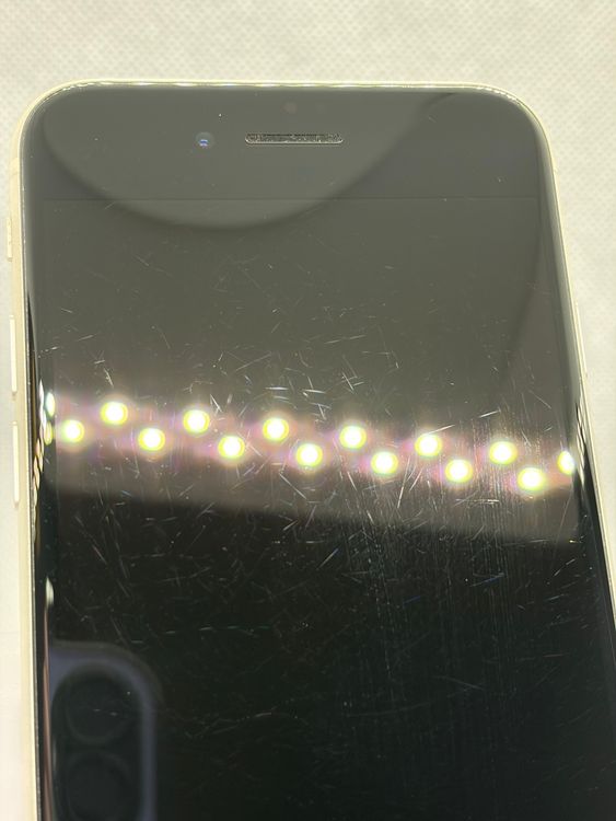 ���Хåƥ꡼88% SIM�ե꡼ iPhoneSE ��3���� 64GB �������饤��