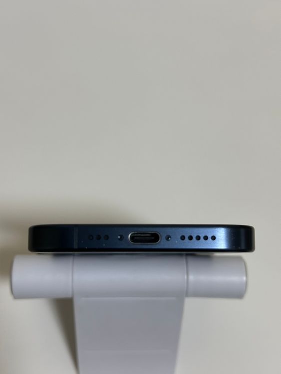 ���Хåƥ꡼83% SIM�ե꡼ iPhone15Pro 1TB �֥롼�����˥���