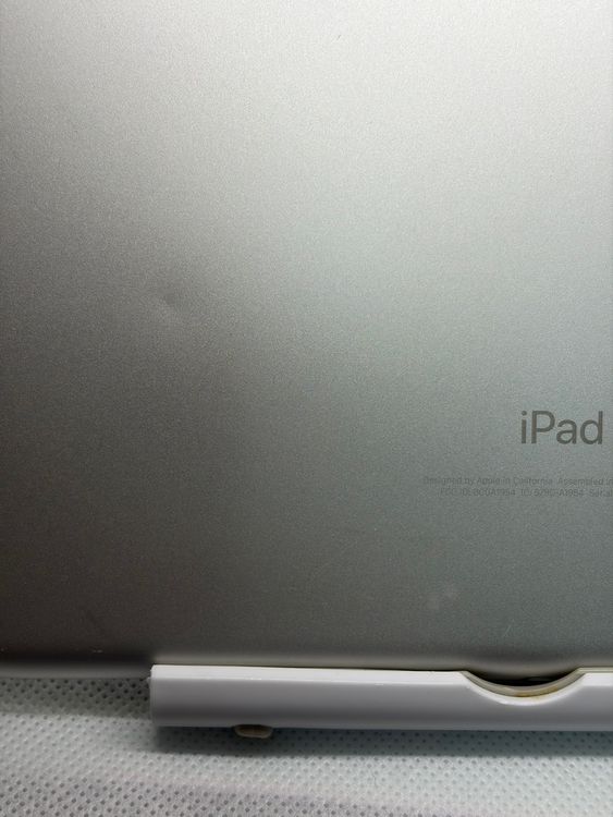 ��SIM�ե꡼ iPad ��6���� 32GB ����С�