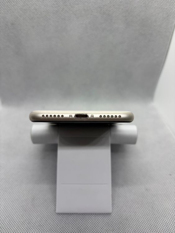 ���ϥԥͥ� SIM�ե꡼ iPhoneSE ��3���� 128GB �������饤�� �Хåƥ꡼83%