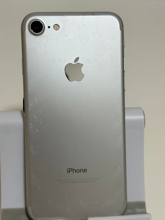 ���Хåƥ꡼81% SIM�ե꡼ iPhone7 32GB ����С�