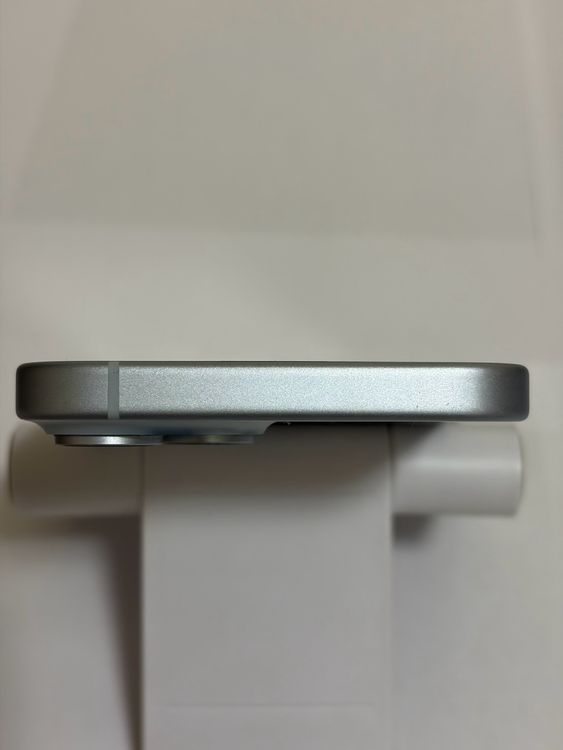 ���Хåƥ꡼87% SIM�ե꡼ iPhone15 128GB �֥롼