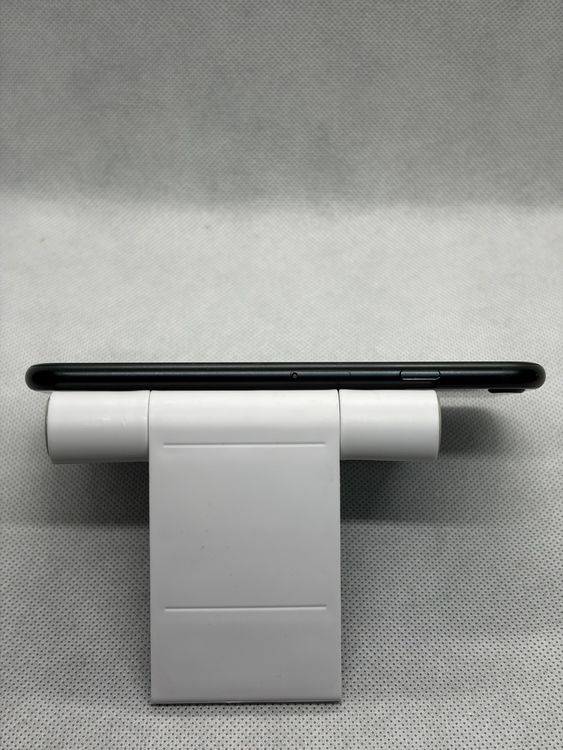 ���Хåƥ꡼87% ���� SIM�ե꡼ iPhoneSE ��3���� 64GB �ߥåɥʥ���