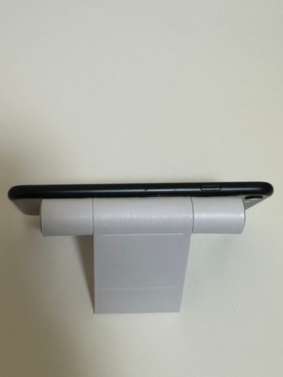 ��SIM�ե꡼ iPhoneSE ��3���� 64GB �ߥåɥʥ���