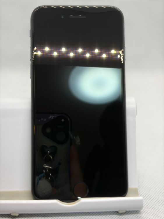 ��Ķ���� �Хåƥ꡼89% SIM�ե꡼ iPhoneSE ��3���� 256GB �ߥåɥʥ���