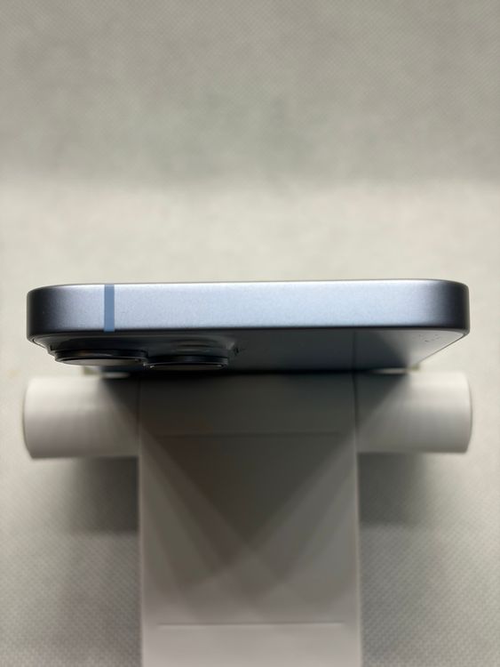 ���Хåƥ꡼84% SIM�ե꡼ iPhone14 128GB �֥롼