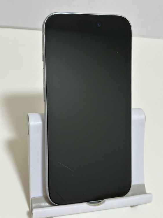 ���Хåƥ꡼86% SIM�ե꡼ iPhone15 128GB �֥롼