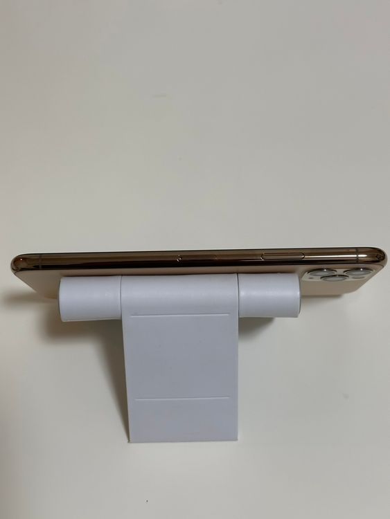 ���Хåƥ꡼82% SIM�ե꡼ iPhone11ProMax 64GB �������