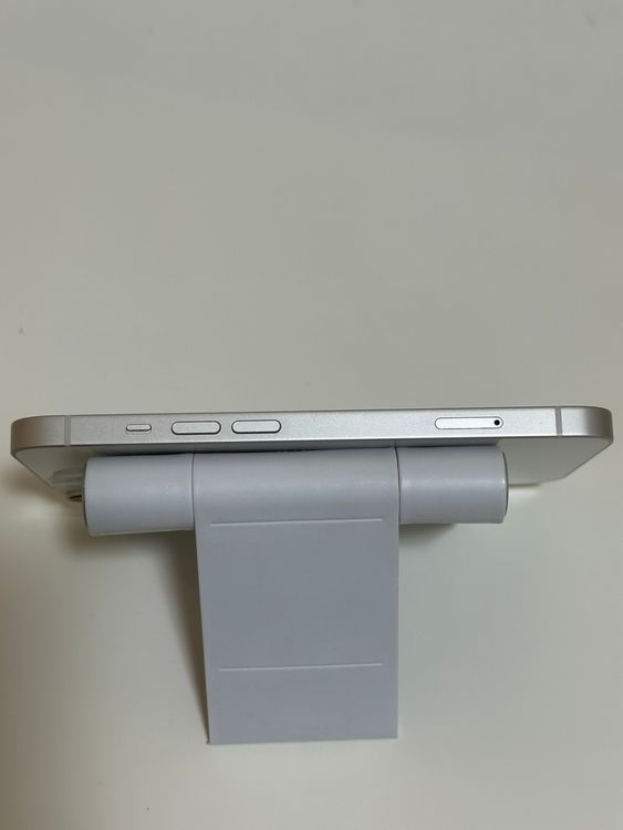 ���Хåƥ꡼85% SIM�ե꡼ iPhone14 128GB �������饤��