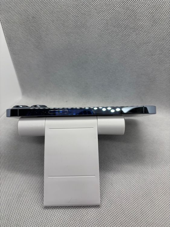 ���Хåƥ꡼100% SIM�ե꡼ iPhone13Pro 256GB ������֥롼