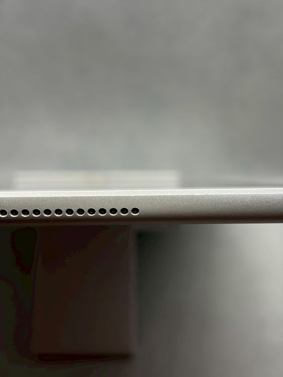 ���Хåƥ꡼90% Ķ���� iPad ��7���� 128GB ����С� Wi-Fi��ǥ�