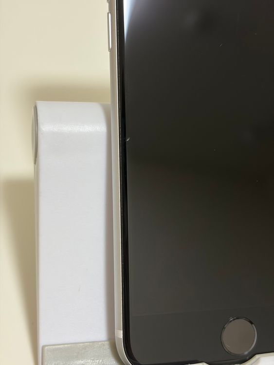 ���Хåƥ꡼80% SIM�ե꡼ iPhoneSE ��2���� 64GB �ۥ磻��