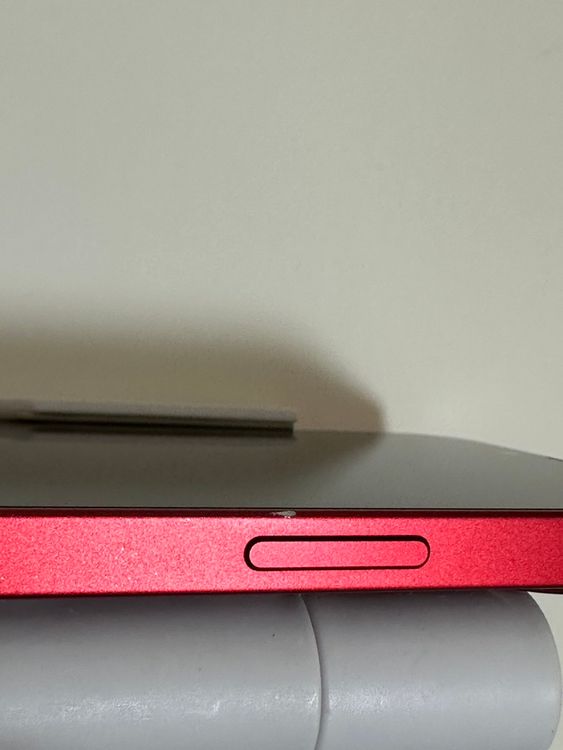 ������ �Хåƥ꡼82% SIM�ե꡼ iPhone13 128GB ��å�