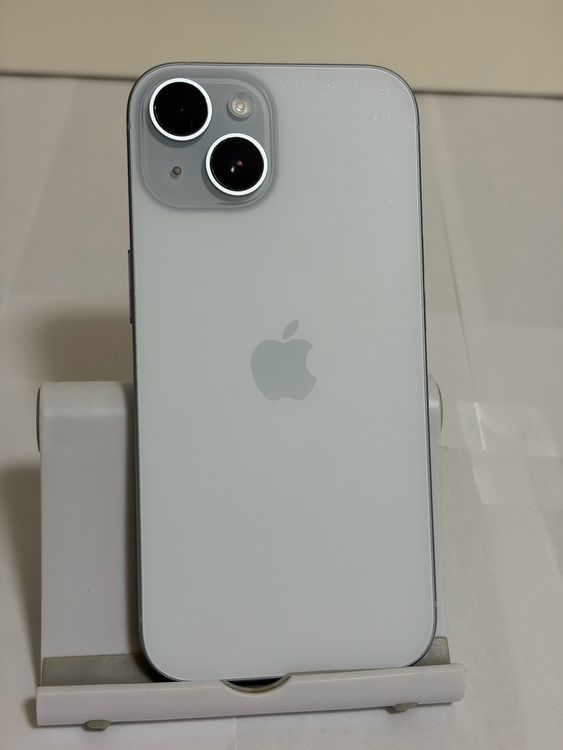 ���Хåƥ꡼84% SIM�ե꡼ iPhone15 128GB �֥롼