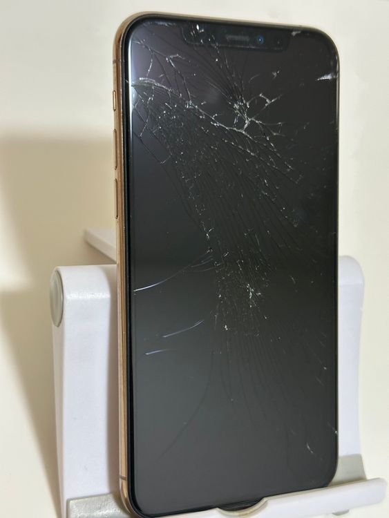 ���Хåƥ꡼80% SIM�ե꡼ iPhone11Pro 256GB �������