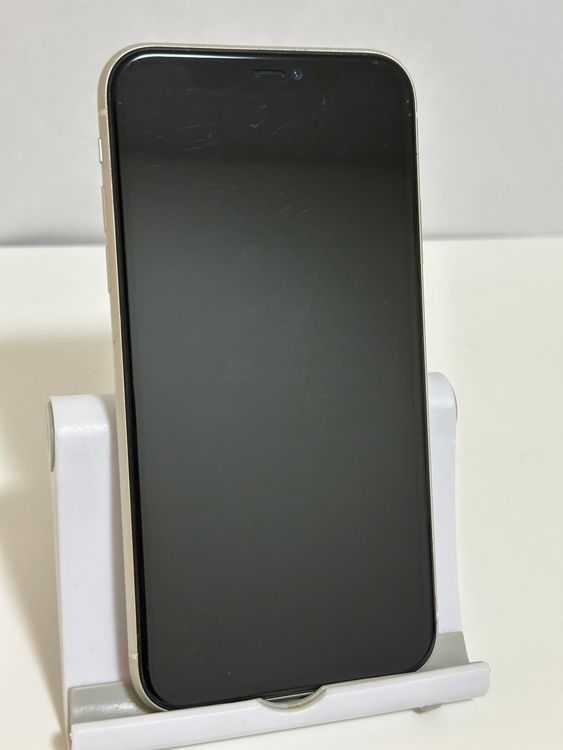 ���Хåƥ꡼85% SIM�ե꡼ iPhone11 64GB �ۥ磻��