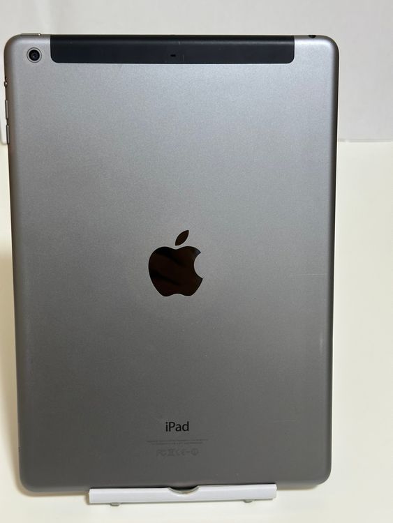��iPad Air ��1���� 32GB ���ڡ������쥤 SoftBank