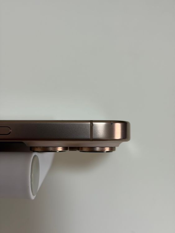���Хåƥ꡼90% SIM�ե꡼ iPhone16Pro 256GB �ǥ����ȥ����˥���
