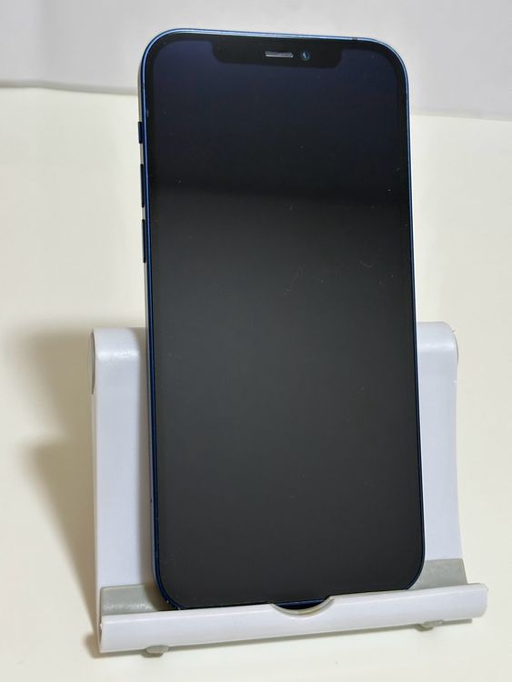 ���Хåƥ꡼88% SIM�ե꡼ iPhone12 64GB �֥롼