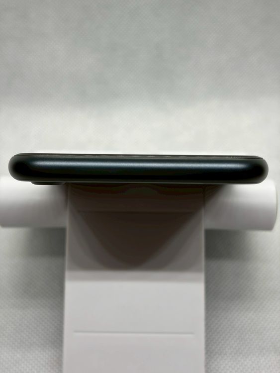 ���Хåƥ꡼88% Ķ���� SIM�ե꡼ iPhoneSE ��3���� 64GB �ߥåɥʥ���