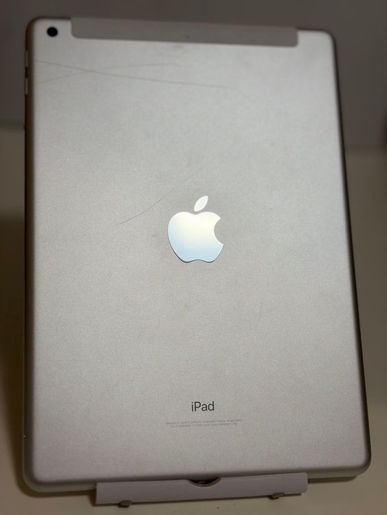 ���Хåƥ꡼84% SIM�ե꡼ iPad ��6���� 32GB ����С�