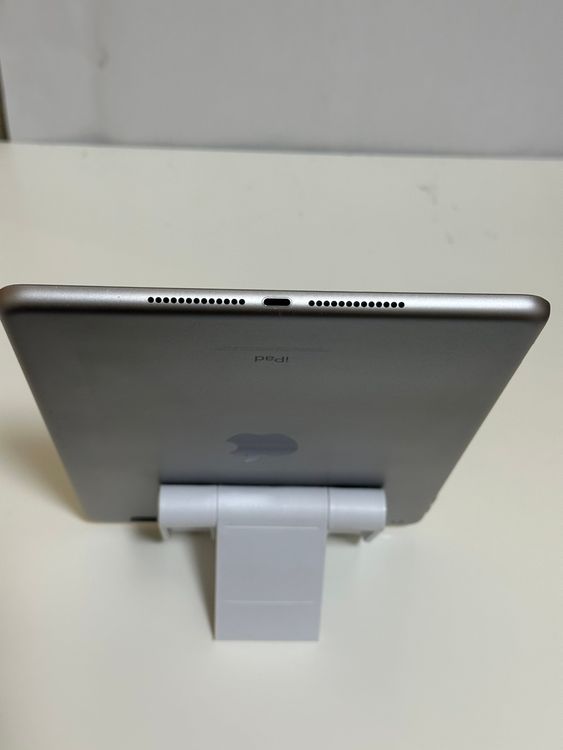 ��iPad ��6���� 32GB ���ڡ������쥤 SoftBank
