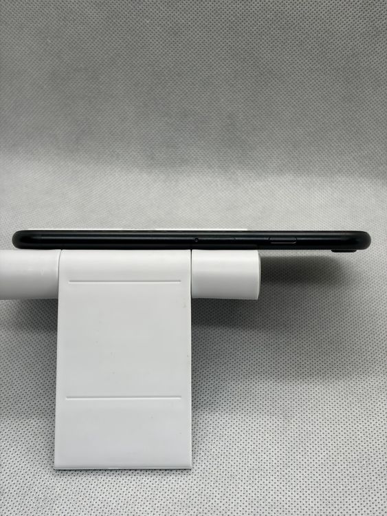 ���Хåƥ꡼100% SIM�ե꡼ iPhoneSE ��3���� 64GB �ߥåɥʥ���