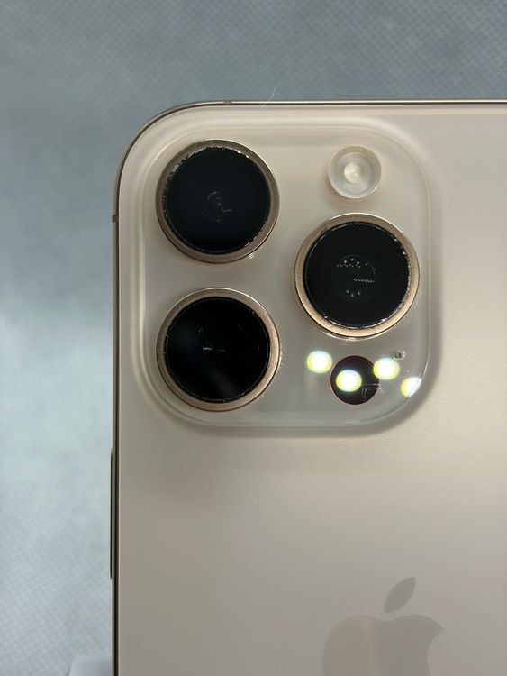 ���Хåƥ꡼90% SIM�ե꡼ iPhone16Pro 128GB �ǥ����ȥ����˥���