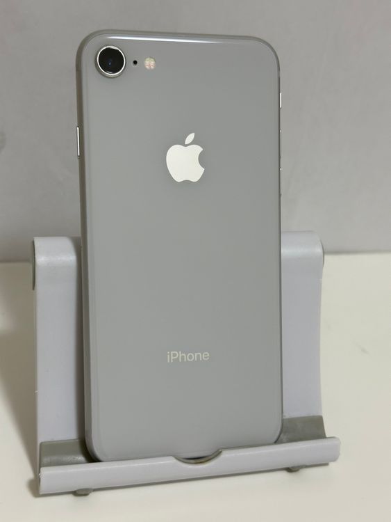 ��SIM�ե꡼ iPhone8 64GB ����С�