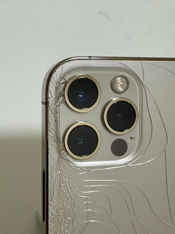 ���Хåƥ꡼83% SIM�ե꡼ iPhone12Pro 256GB �������