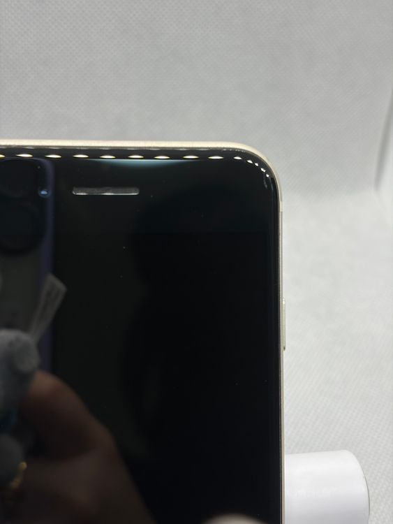 ��SIM�ե꡼ iPhoneSE ��3���� 128GB �������饤�� �Хåƥ꡼81%