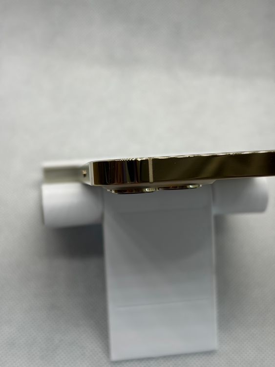 ���Хåƥ꡼81% SIM�ե꡼ iPhone12ProMax 128GB �������