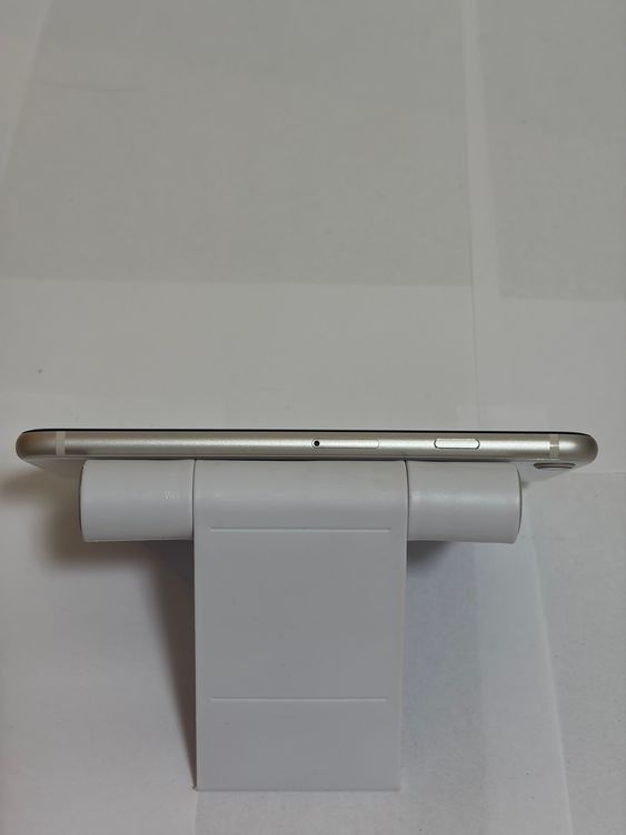 ���Хåƥ꡼91% SIM�ե꡼ iPhoneSE ��3���� 64GB �������饤��