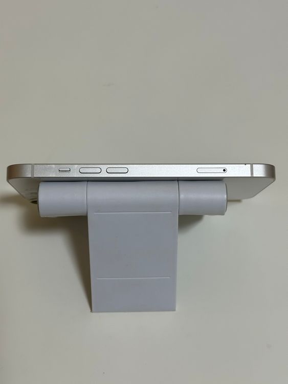 ���Хåƥ꡼80% SIM�ե꡼ iPhone14 128GB �������饤��