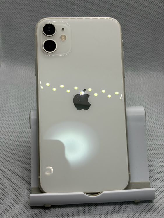���Хåƥ꡼83% SIM�ե꡼ iPhone11 128GB �ۥ磻��